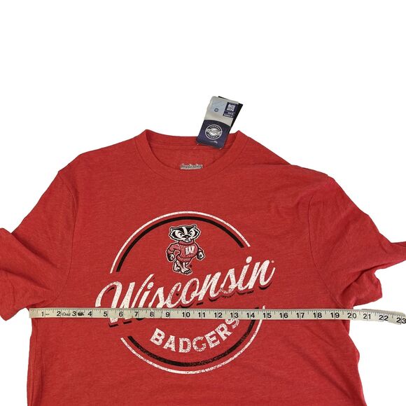 New Mens Captivating Wisconsin Badgers Graphic T-Shirt Size Medium NWT Red Soft - Picture 5 of 7